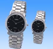 A latest fashion and design online wholesale black clock face fashion man and woman watch set.