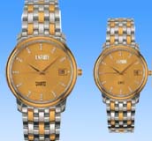 Fashion trendy wholesalers direct online supply golden round face fashion watch set with golden silcery band design. A perfect anniversary gift giving!