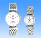 Wedding gift idea online catalog direct wholesale cut out white round face fashion watch set in silver section pattern band design. Your only choice that with high quality but most competitve price!