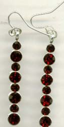 Designers jewelry wholesale online catalog manufacturing multi redbeads dangle fashion earring with fish hook. Veary cool, neat and eyes-catching. Perfect for both formal dress match up and casual wear decor!
